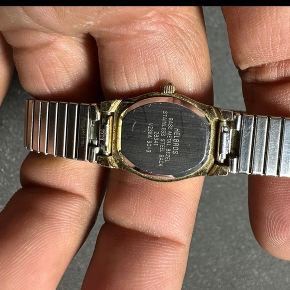 Helbros Ladies Quartz Watch Gold Tone Black Dial Stretch Band Working 26341 - Picture 10 of 11